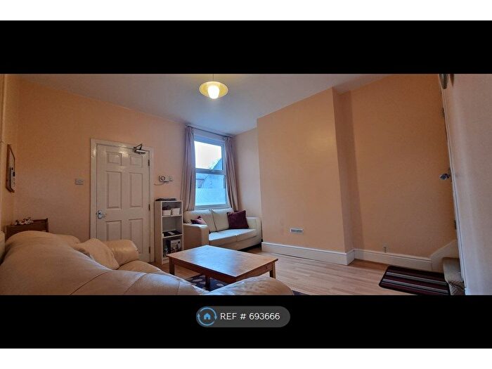 4 Bedroom Terraced House To Rent In City Road, Nottingham, NG7