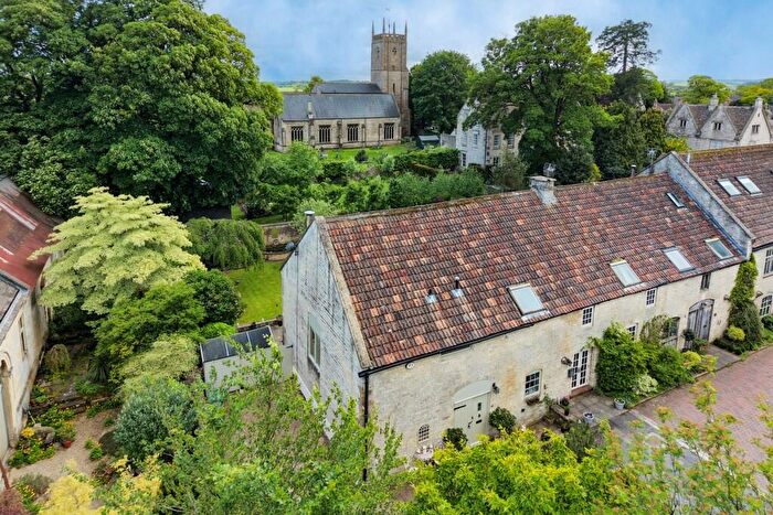 4 Bedroom Barn Conversion For Sale In Hay Street, Marshfield, SN14