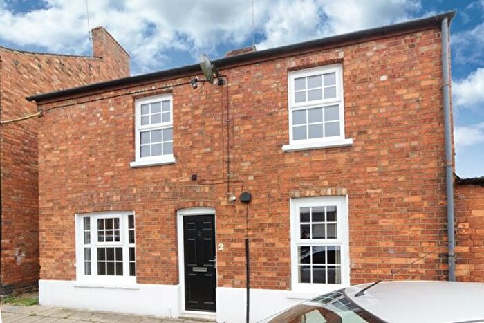 2 Bedroom Detached House To Rent In Queen Anne Street, New Bradwell, Milton Keynes, MK13