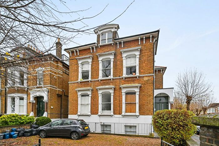 1 Bedroom Flat For Sale In Cazenove Road, London, N16