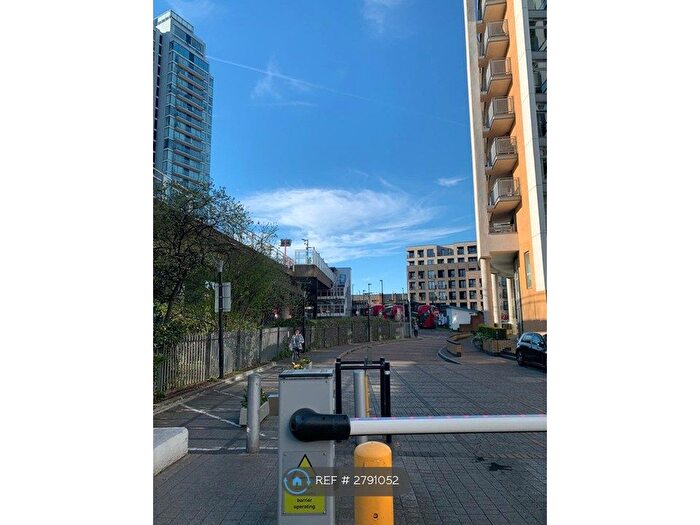 2 Bedroom Flat To Rent In Deals Gateway, London, SE13