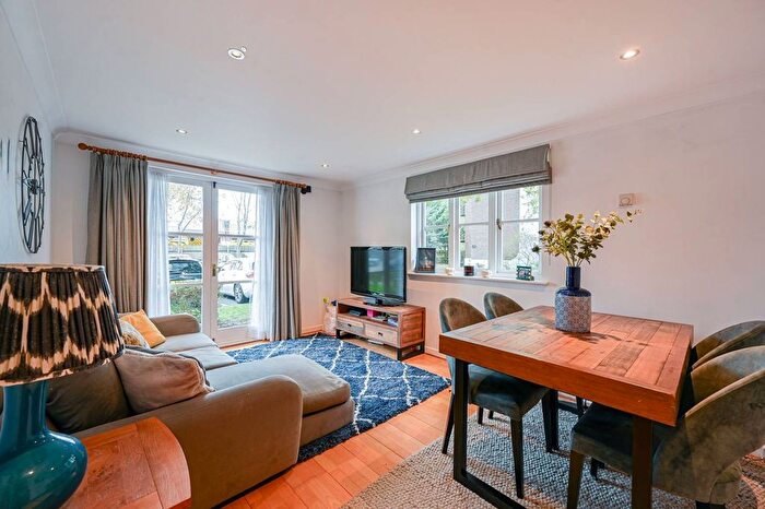 2 Bedroom Flat For Sale In Brompton Park Crescent, West Brompton, London, SW6