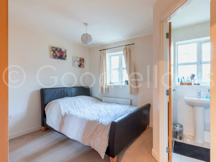 3 Bedroom Semi-Detached House To Rent In Roseacre Close, Sutton, SM1