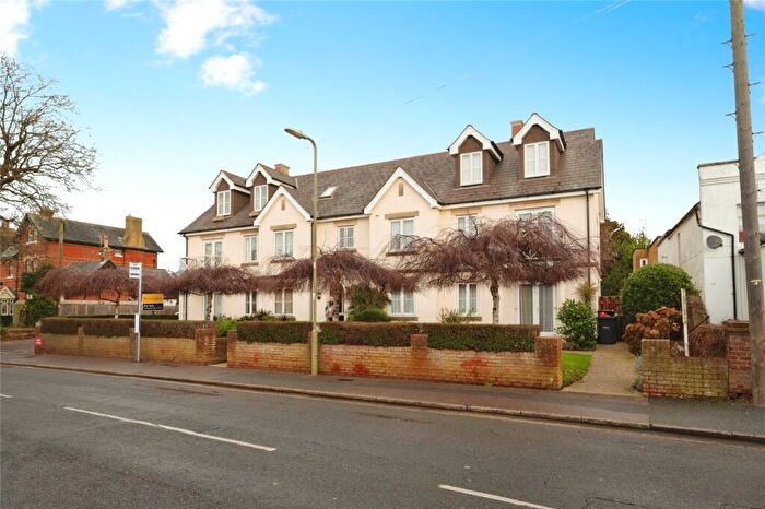 1 Bedroom Flat For Sale In Station Road, Hayling Island, Hampshire, PO11