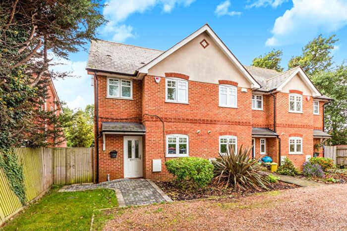 4 Bedroom Semi-Detached House To Rent In The Mews, Winnersh, RG41