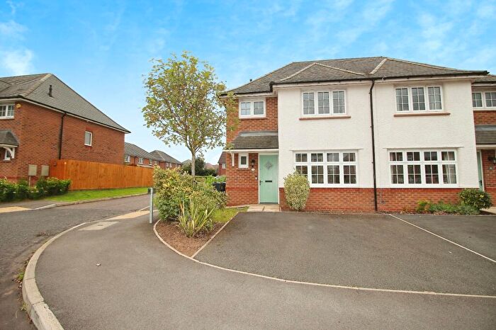 3 Bedroom Semi-Detached House To Rent In Parkhurst Avenue, Leyland, Lancashire, PR25