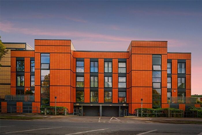 2 Bedroom Flat To Rent In Summer Place, Bracknell, Berkshire, RG42