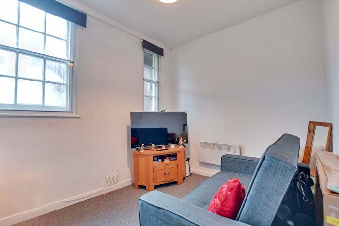 1 Bedroom Apartment For Sale In DeMontfort Court, Stoneygate, Leicester, LE2