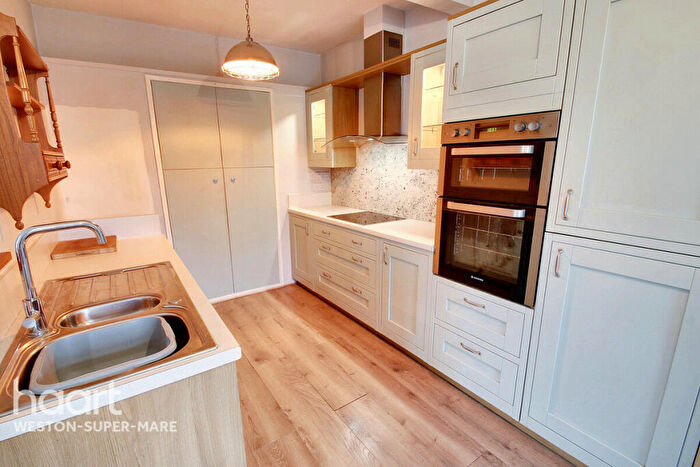 2 Bedroom Flat To Rent In Whitecross Road, Weston-super-mare, BS23