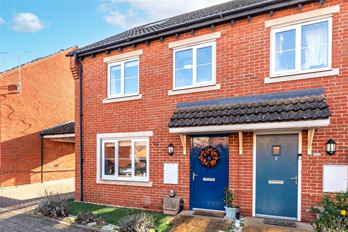 3 Bedroom Semi-Detached House For Sale In Walnut Lane, Didcot, OX11