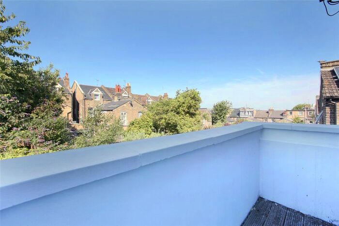 3 Bedroom Flat To Rent In Birdhurst Road, Wandsworth, London, SW18