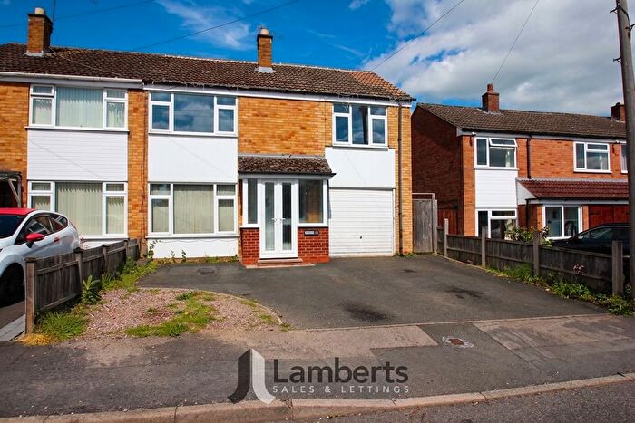 4 Bedroom Semi Detached House For Sale In Hamilton Drive, Studley, B80