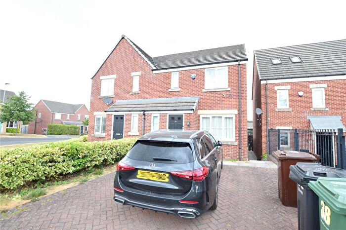 3 Bedroom Semi-Detached House For Sale In Woodlands Way, Whinmoor, Leeds, West Yorkshire, LS14
