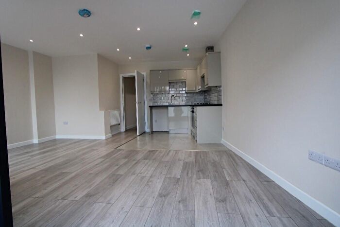1 Bedroom Flat To Rent In London Road, Mitcham, CR4