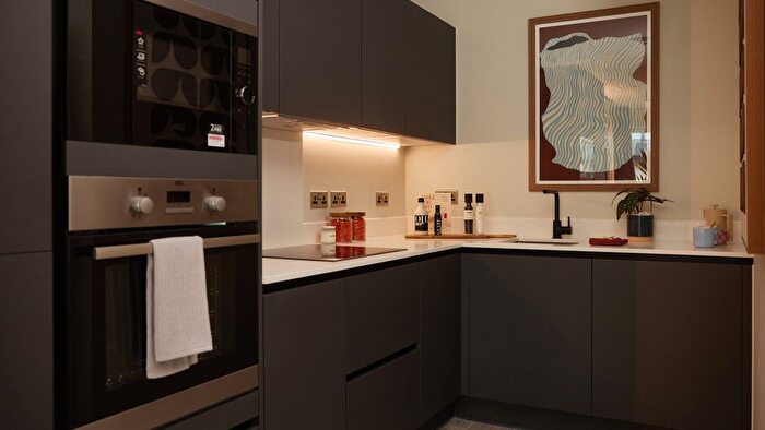 1 Bedroom Flat For Sale In Capital Interchange Way, Brentford, TW8