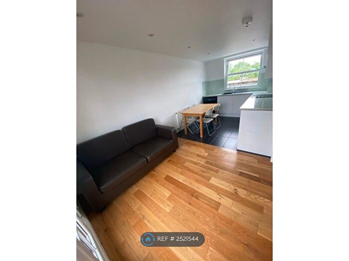 3 Bedroom Flat To Rent In Allen Road, London, N16