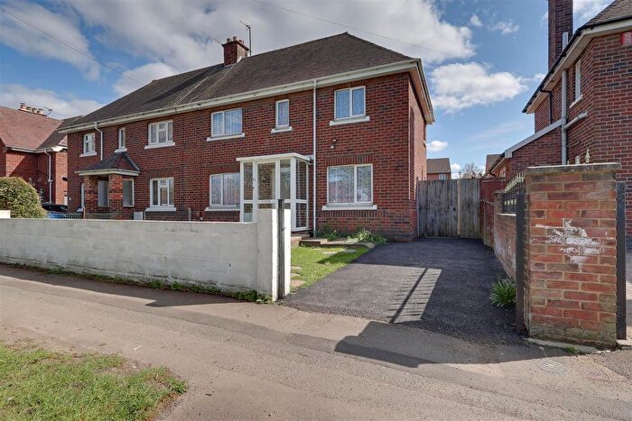 4 Bedroom Semi-Detached House For Sale In Finlay Road, Gloucester, GL4