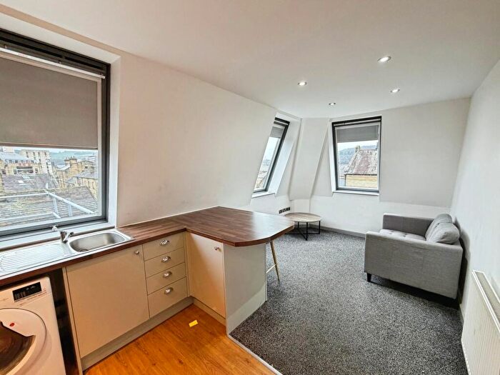 1 Bedroom Apartment To Rent In Blackwall, Halifax, West Yorkshire, HX1