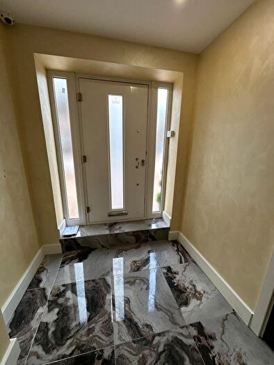 Studio To Rent In Costons Avenue, Greenford, UB6