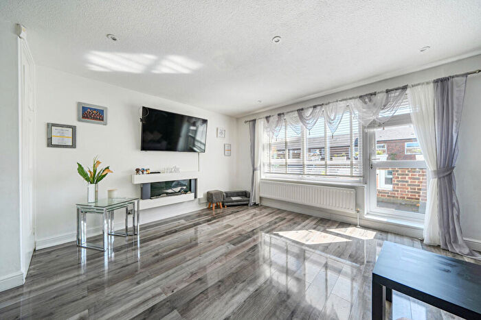 3 Bedroom End Of Terrace House For Sale In Malham Road, London, SE23