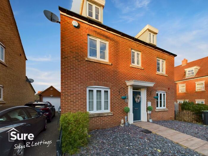 6 Bedroom Detached House To Rent In Egret Drive, Hemel Hempstead, Hertfordshire, HP3