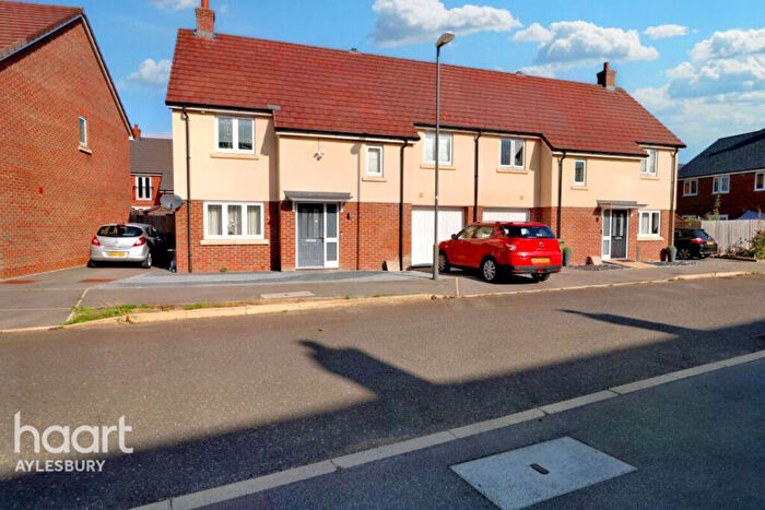 3 Bedroom Semi-Detached House To Rent In Topaz Lane, Aylesbury, HP18