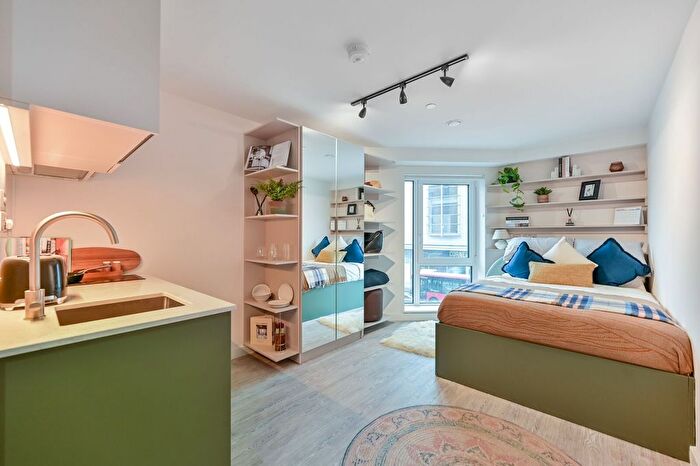 Maisonette To Rent In The Rex, Kingston, Kingston Upon Thames, KT1