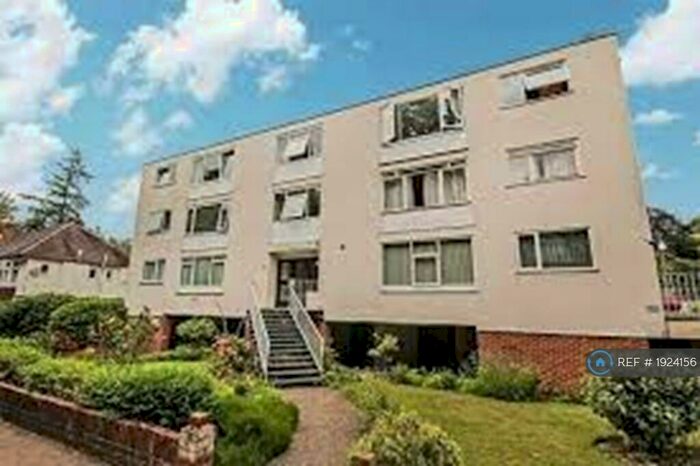 3 Bedroom Flat To Rent In Garden Court, Bournemouth, BH4