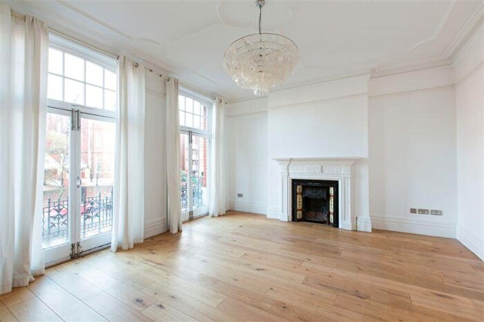 4 Bedroom Flat To Rent In Finchley Road, West Hampstead, NW3
