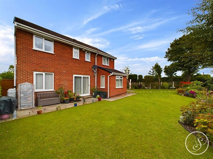 5 Bedroom Detached House For Sale In Oakdale Meadow, Leeds, LS14