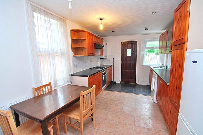 4 Bedroom Detached House To Rent In Russell Road, Palmers Green, London, N13