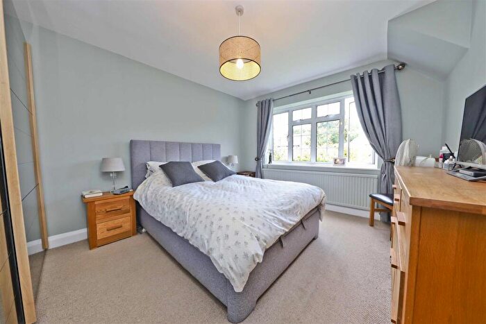 4 Bedroom Detached House For Sale In Broadwood Avenue, Ruislip, HA4