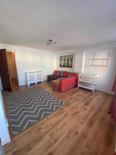 1 Bedroom Flat To Rent In Hampstead Lane, London, N6