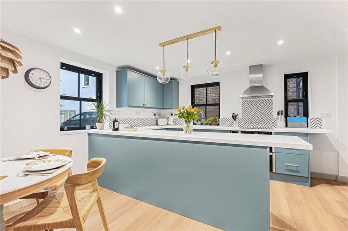 2 Bedroom Semi-Detached House To Rent In Alhambra Lane, Oxford (), OX4