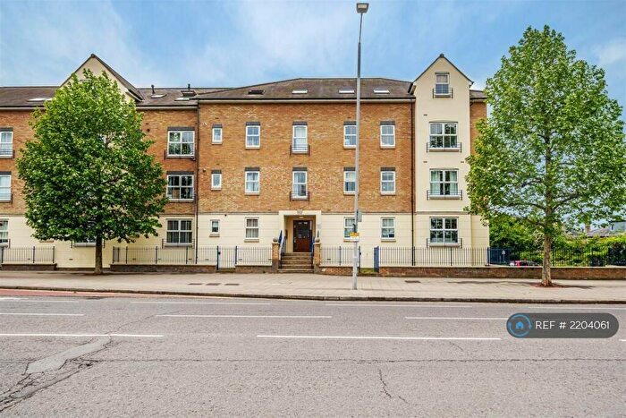 2 Bedroom Flat To Rent In Kew Court, Kingston Upon Thames, KT2