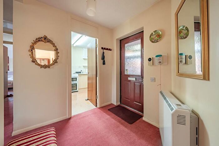 2 Bedroom Flat For Sale In Chesham, Buckingahamshire, HP5