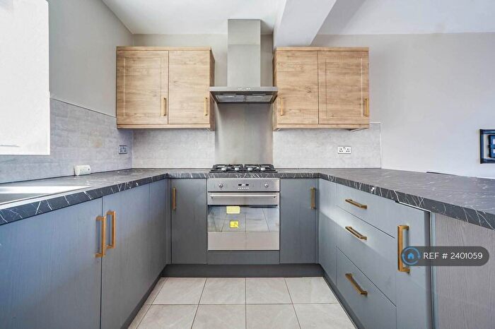 5 Bedroom Semi-Detached House To Rent In Blackwood Avenue, Leeds, LS16