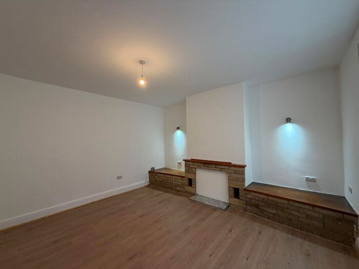 2 Bedroom Terraced House To Rent In Blackmoorfoot Road, Huddersfield, HD4
