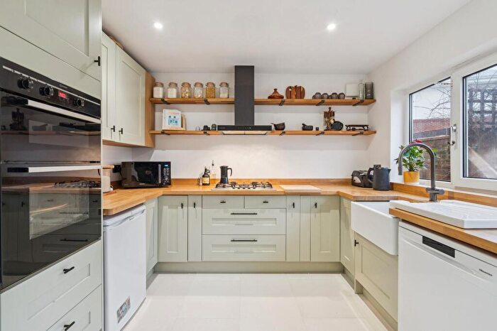 3 Bedroom End Of Terrace House For Sale In Horseshoe Crescent, Beaconsfield, HP9