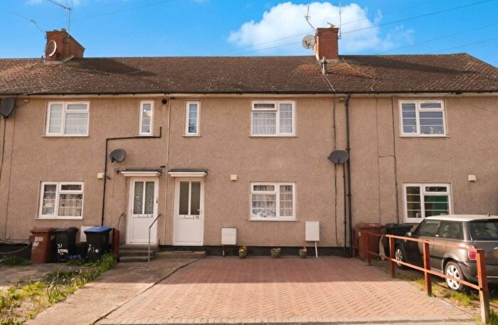 2 Bedroom Terraced House For Sale In Stonecross Road, Hatfield, AL10
