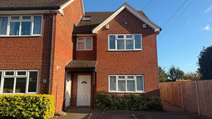 3 Bedroom Flat To Rent In Chalfont Mews, Uxbridge, UB10