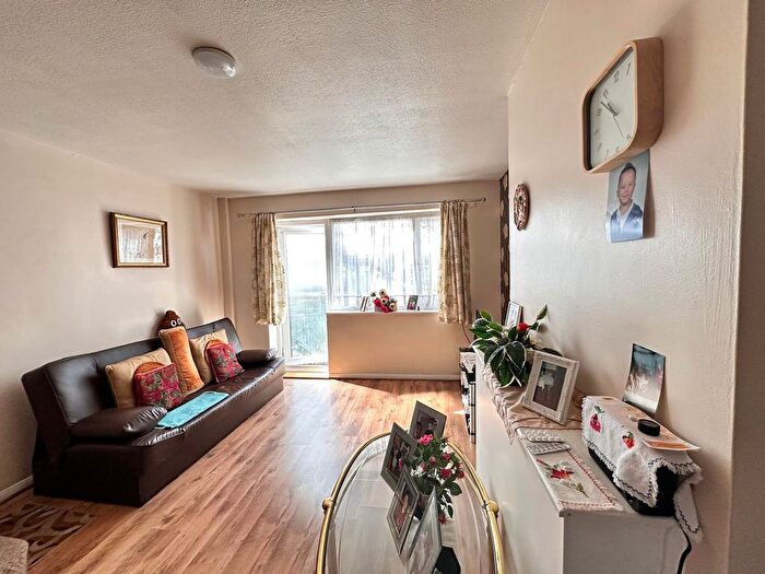 2 Bedroom Terraced House To Rent In High Street, UB3