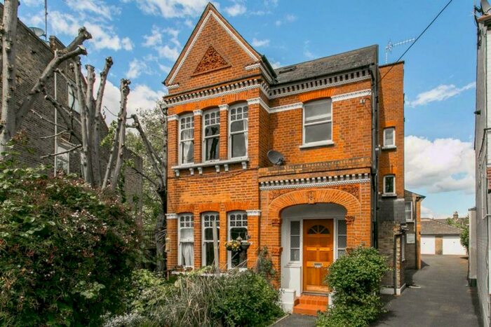 2 Bedroom Flat To Rent In Balham Park Road, Balham, SW12