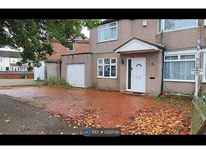 4 Bedroom End Of Terrace House To Rent In Fairholmes Cres, Hayes, UB4