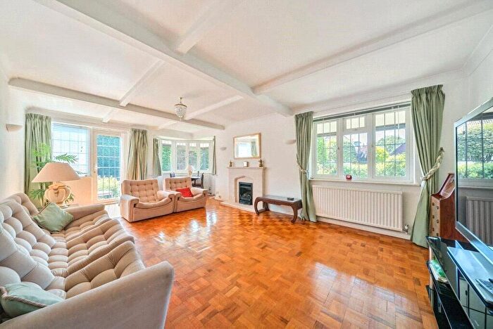 3 Bedroom Detached House For Sale In Woodstock, West Clandon, GU4