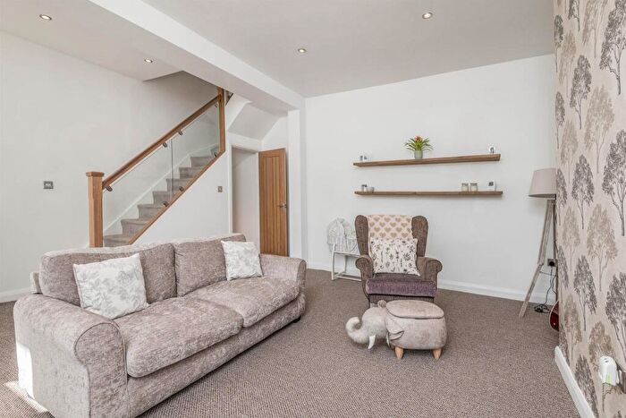 4 Bedroom House To Rent In Stanley Street North, Halifax, HX2