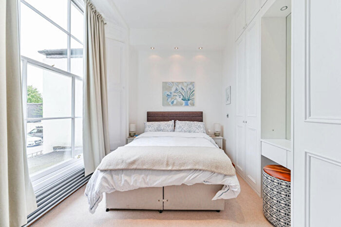 2 Bedroom Flat For Sale In Cliff Road, Camden, London, NW1