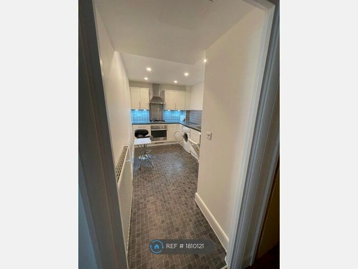 2 Bedroom Flat To Rent In Coxhill Way, Aylesbury, HP21