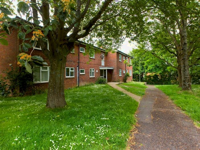 1 Bedroom Flat To Rent In Evesham Walk, Popley, Basingstoke, RG24