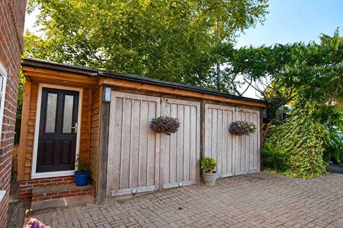1 Bedroom Bungalow To Rent In Aylwards Drive, Lower Farringdon, Alton, Hampshire, GU34